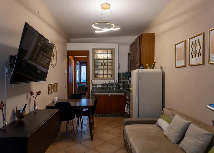 Small Garden Oasis In The Center Of Daire Roma